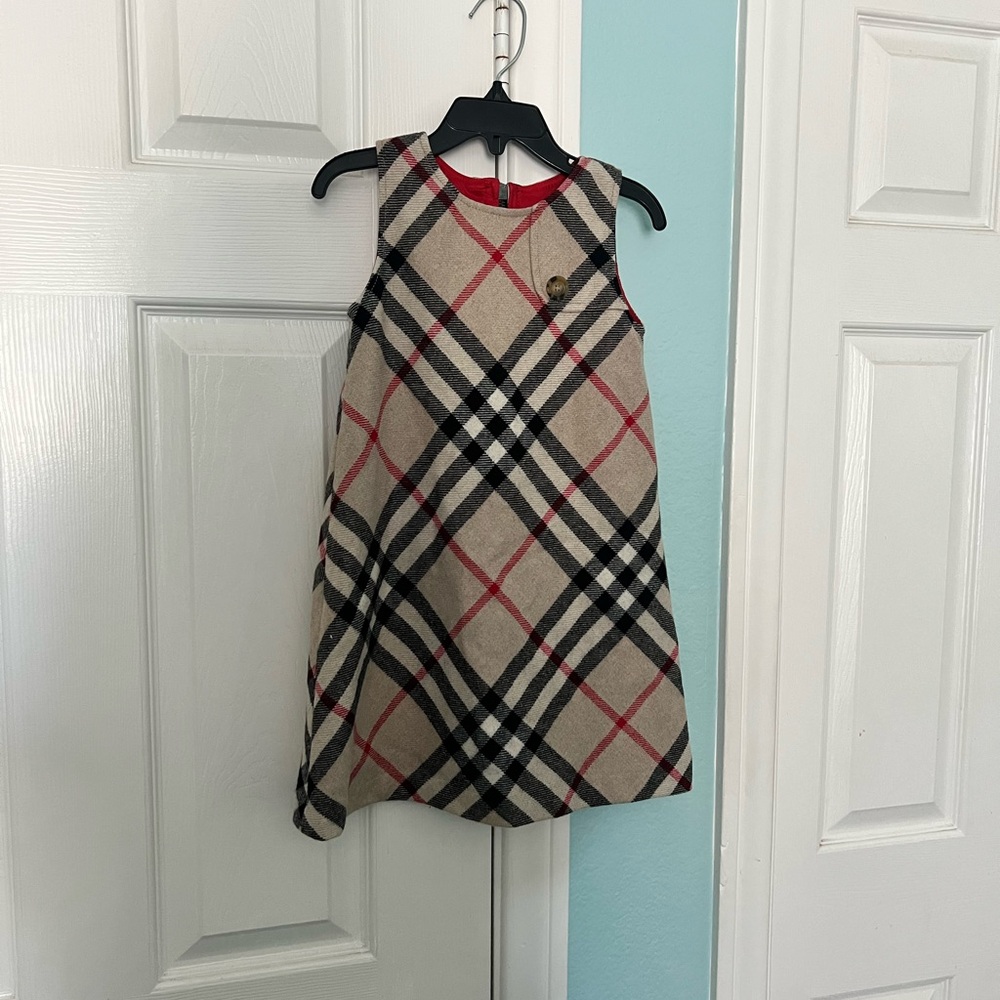 Burberry children’s dress
Size 5yr